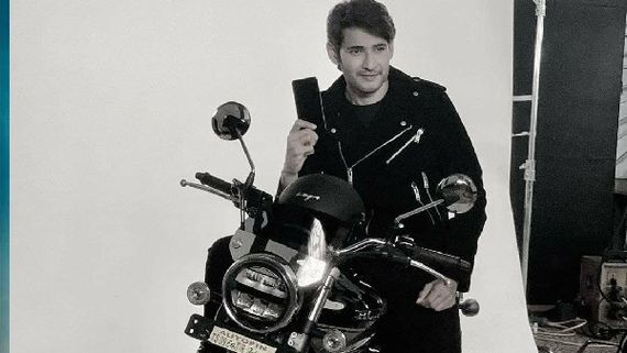 Mahesh Babu స్టైలిష్ లుక్.. ఆ అందానికి ఆ ఫేస్ కట్‌కు మనం ఇచ్చే వాల్యూ ఎంతండి!