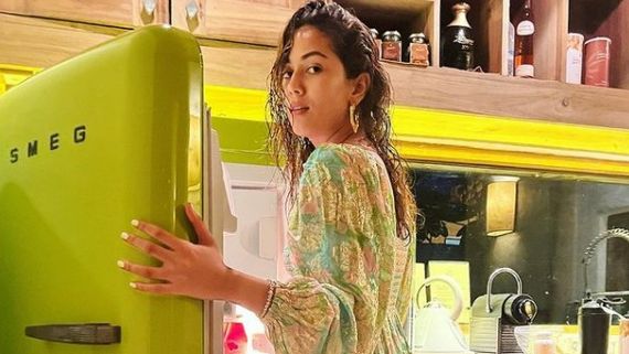 ఒక్క రాత్రికి అక్కడ రేటెంతో చెప్పిన స్టార్ హీరో భార్య.. స్పెషల్ రొమాంటిక్ పోస్ట్!