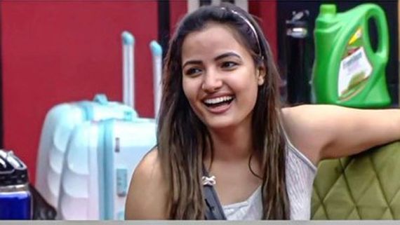 Bigg Boss 5: అతనే నా హీరో.. నాగార్జున ముందే నిజం ఒప్పేసుకున్న సిరి..!