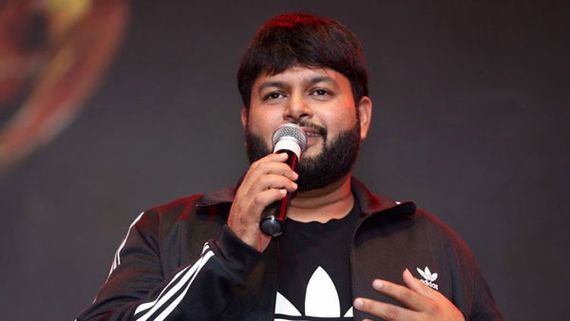 ఆ డైరెక్టర్ కారణంగా ప్రభాస్ సినిమా నుంచి తప్పుకున్నా.. ఏం చేయలేననిపించింది..సీక్రెట్స్ బయట పెట్టిన థమన్
