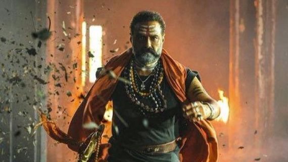 బాలయ్య కోసం రియల్ గా బాక్సులు బద్దలు కొట్టిన థమన్.. ఊరమాస్ అంతే.. చేతులెత్తేసిన యాజమాన్యాలు!