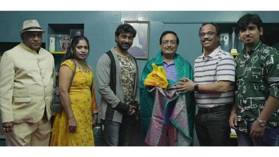 యండమూరి చేతుల మీదుగా తొలి ఏకాదశి.. మంచి రెస్సాన్స్ అందుకొన్న ఫస్ట్‌లుక్‌