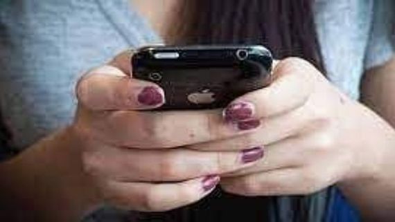 పార్టీకి వెళ్ళిన పాపానికి సూసైడ్..  ఆ కేసులో ఇరికిస్తారనే భయంతో నటి ఆత్మహత్య.. అసలు ట్విస్ట్ ఏంటంటే?