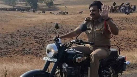 భీమ్లా నాయక్ షూటింగ్ లో పవన్ క్రేజీ రైడ్.. బుల్లెట్ పై అలా స్వేచ్ఛగా వెళ్లిపోయిన పవర్ స్టార్!