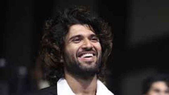  నా ప్రభుత్వాన్ని ప్రేమిస్తున్నాను.. టికెట్ల రేట్లపై విజయ్ దేవరకొండ పాజిటివ్ కామెంట్స్!