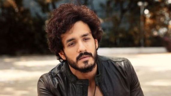 Akhil 6: మరో మాస్ దర్శకుడితో అఖిల్ చర్చలు.. సెట్టయితే మామూలుగా ఉండదు..