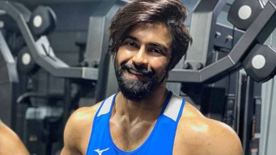 విడాకుల గోల.. మొదటిసారి అలాంటి పోస్ట్ తో షాక్ ఇచ్చిన కళ్యాణ్ దేవ్.. స్టన్నింగ్ లుక్!