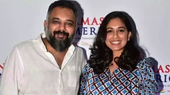 మీడియా కంటపడకుండా ప్రియురాలిని పెళ్లాడిన డైరెక్టర్.. రకుల్ ప్రీత్ సింగ్ ప్రియుడితో కలిసి అలా.. 