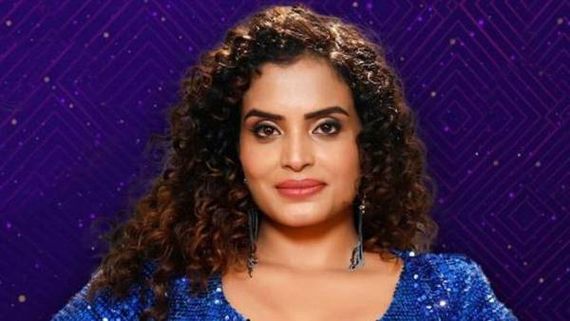 డైరెక్టర్ చెప్పినట్టే చేశా.. క్షమించండి.. తెలియకుండానే అలా.. కన్నీళ్లు పెట్టుకున్న సరయు? 