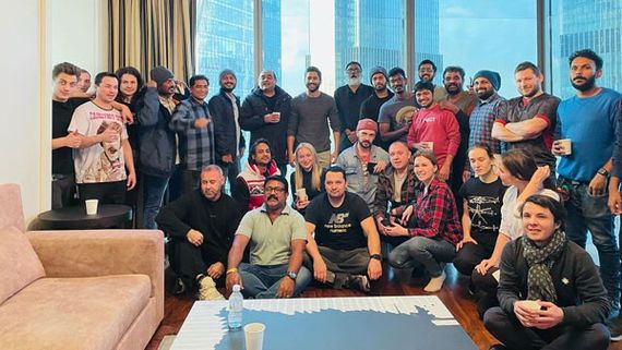 ఫ్యాన్స్‌కు శుభవార్త చెప్పిన నాగ చైతన్య: ఏకంగా వాళ్లందరితో దిగిన ఫొటోతో క్లారిటీ