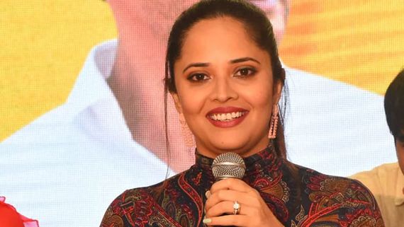 Anasuya: ఉమెన్స్ డే కాదు 'హ్యాపీ ఫూల్స్ డే'..  యాంక‌ర్ అన‌సూయ ట్వీట్.. ఆడుకుంటున్న నెటిజన్లు