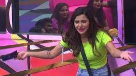  Bigg Boss Non Stop: మేకప్ లేకుండా దీన్ని చూస్తే ఘోరం అంటూ.. చెప్పులతో కొట్టుకున్న కంటెస్టెంట్స్