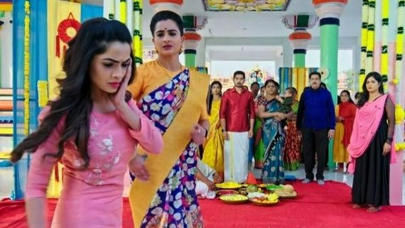 Karthika Deepam నేను మహానటిని.. మోనిత చెంప పగలకొట్టిన సౌందర్య
