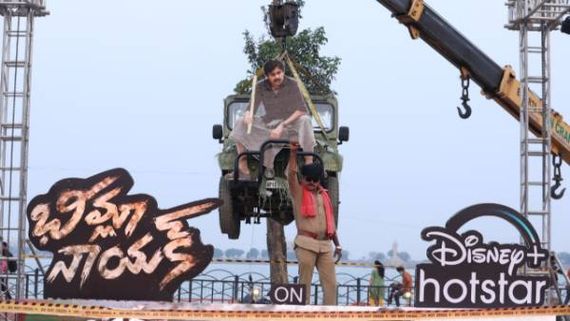 ఇంకా తగ్గని భీమ్లా మేనియా.. హైదరాబాద్ లో స్పెషల్ ఎట్రాక్షన్ గా పవర్ స్టార్ కటౌట్స్.. ఇండస్ట్రీలోనే తొలిసారిగా!