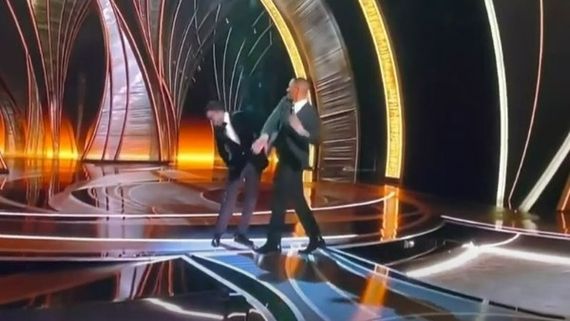  Oscar Awards 2022: ఆస్కార్ వేడుకలో అపశృతి.. నటుడిపై విల్ స్మిత్ దాడి.. భార్యను ఆ మాట అనడం వల్లే!