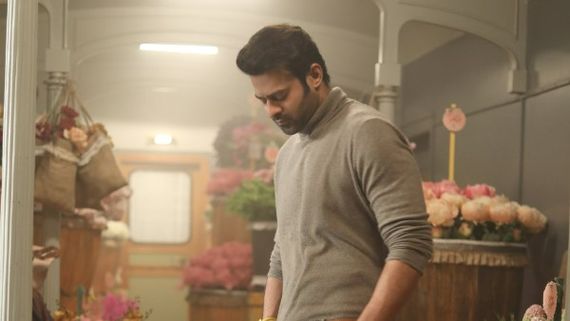 Radhe shyam: ఆ పాత్ర కనిపించకపోవడంతో ఫ్యాన్స్ షాక్.. చివరి క్షణంలో లేపేశారుగా..