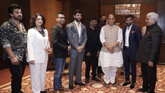 JGM: డిఫెన్స్ మినిష్టర్ వరకు వెళ్లిన పూరి టీమ్.. న్యూ లుక్ తో అదరగొట్టిన రౌడి స్టార్