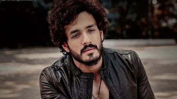 HBD Akhil Akkineni: అక్కినేని ఫ్యాన్స్‌కు బర్త్‌డే గిఫ్ట్.. పవర్‌ఫుల్ లుక్‌లో అఖిల్