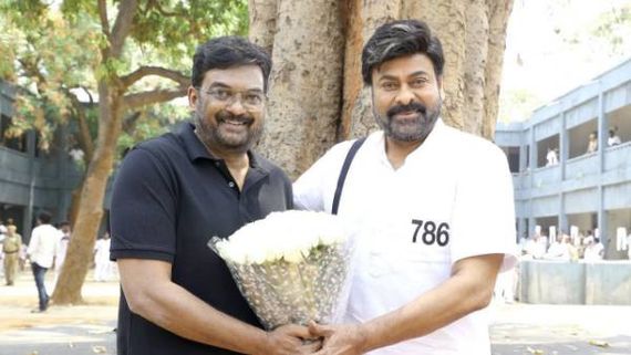 చిరంజీవితో చేతులు కలిపిన పూరీ జగన్నాథ్: ట్విట్టర్‌ ద్వారా ప్రకటించిన మెగాస్టార్