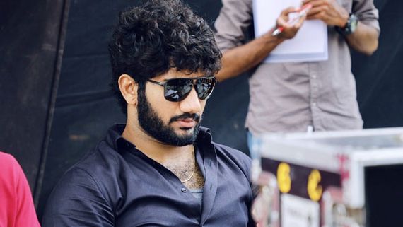 ఒకేసారి పదిమంది హీరోయిన్లతో యువ డైరెక్టర్ ప్రయోగం... అ! లాంటి ప్రయోగం?