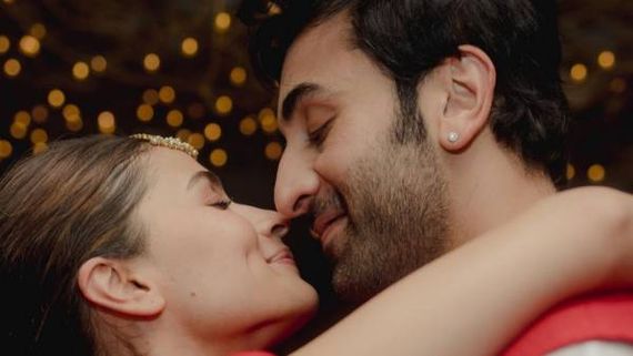  ఎవరు చూడని ఫొటోలను షేర్ చేసిన అలియా భట్.. భర్తతో అలా రొమాంటిక్ స్టిల్స్!