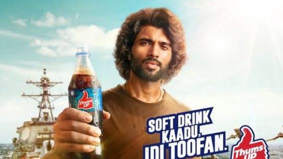  థమ్స్ అప్  విజయ్ దేవరకొండ స్పెషల్ ఎడిషన్.. మామూలు క్రేజ్ కాదుగా ఇది!