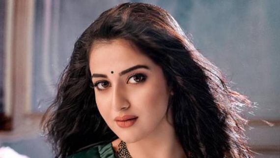 పుట్టిన రోజునే బాత్ రూమ్ లో శవమైన నటి.. హత్యా? ఆత్మహత్యా?