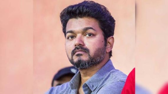  హీరో విజయ్ ఆఫీసులో వ్యక్తి అనుమానాస్పద మృతి.. నోట్లో సగం, చేతిలో సగం పరోటా?