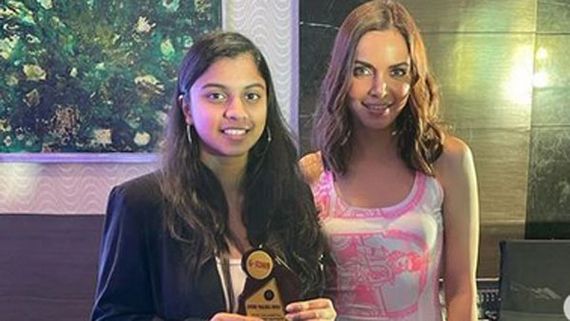 రోజాకు పుత్రికోత్సాహం.. బెస్ట్ ఆదర్ కేటగిరిలో కుమార్తెకు అవార్డు!