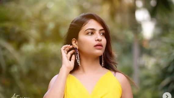 హాట్ సెల్ఫీతో షాకిచ్చిన దేత్తడి హారిక: అసలు ఇది డ్రెస్సేనా.. చూస్తే అవాక్కవుతారు!