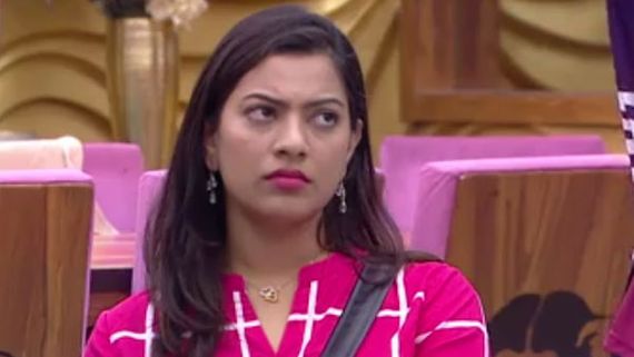 గీతా మాధురి ఫోటోతో వాట్సాప్ చాటింగ్.. నమ్మించి మోసం చేస్తున్న కేటుగాళ్లు.. ఏమైందంటే?