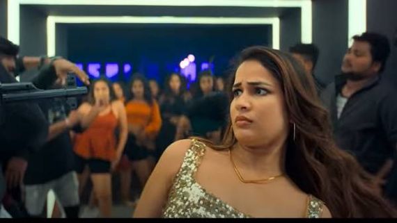 ఏదో మైకంలో తేలిపోతుంటే.. అంటూ లావణ్య త్రిపాఠి పార్టీ సాంగ్