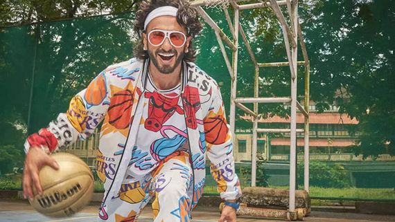 ఇంధ్రభవనం లాంటి ఇంటిని కొనుగోలు చేసి దీపిక, రణ్‌వీర్.. షారుక్ ఇంటి పక్కన బంగ్లా.. దాని ఖరీదు ఎంతో తెలుసా? 