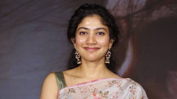 Sai Pallavi అలాంటి పాత్రలు చేసి డిప్రెషన్‌ గురయ్యా..చీరకట్టుతో డ్యాన్సులా? సాయిపల్లవి కామెంట్