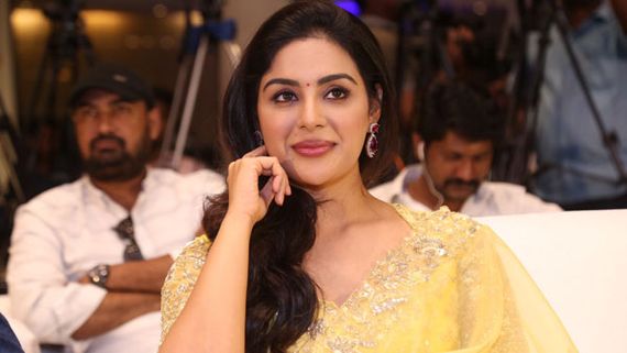 ఆయన బాడీ లాంగ్వేంజ్ డిఫరెంట్..అతడి కళ్లలోనే అలాంటి పవర్.. సంయుక్త మీనన్ (Interview)