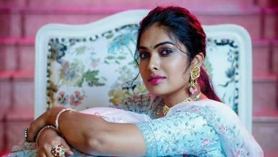 హాట్ షోలో హద్దు దాటిన దివి: ఏకంగా స్నానం చేస్తోన్న పిక్ వదలడంతో!