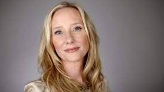   Anne Heche: కారు ప్రమాదంలో హాలీవుడ్ నటి మృతి.. వారం రోజులు ప్రాణాలతో పోరాడుతూ..