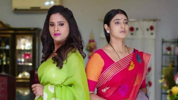  Intinti Gruhalakshmi Today Episode: నందూను బుక్ చేసిన లాస్య.. తులసి వద్దన్నా వినకుండా రెడీ