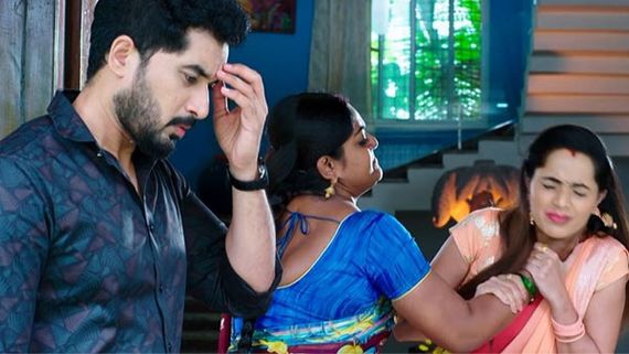 Karthika Deepam కార్తీక్ కోసం మోనిత గొంతు పిసికి చంపబోయిన దీప.. సీరియల్‌లో మరో హై డ్రామా