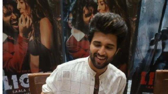 Liger: కంచమేంటి ఇంతుంది.. వామ్మో విజయ్ ముందు బిగ్గెస్ట్ భోజనం!