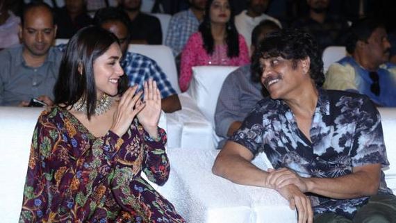 అమల పక్కన ఉండగానే మృణాల్‌తో లవ్‌లో పడ్డా.. చాలా ఈర్ష్యగా ఉంది.. నాగార్జున హాట్ కామెంట్స్