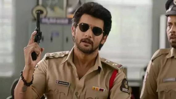  Tees Maar Khan Review ట్విస్టులతో సాగే యాక్షన్ థ్రిల్లర్.. ఆది ఫెర్ఫార్మెన్స్ ఎలా ఉందంటే? 