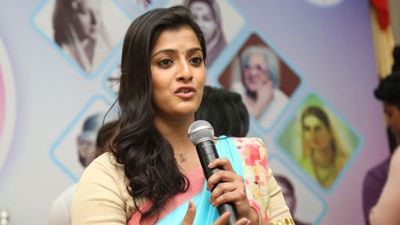 Varalaxmi Sarathkumar: ఆ నటుడిని పార్టనర్ అన్న జయమ్మ.. హాట్​ టాపిక్​గా ట్వీట్​ 