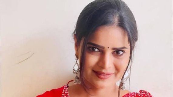 TTD నా ఎదపై చేయివేసి నెట్టారు.. హీరోయిన్ అర్చన గౌతమ్ తిరుమల దర్శన వివాదం.. అధికారుల స్పందన ఏమిటంటే?