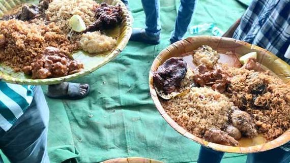  కృష్ణంరాజు సంస్మరణ సభ: భోజనాలు చేసి వెళ్ళండి అంటూ ఫ్యాన్స్ తో ప్రభాస్.. ఎంతమందికి రెడీ చేశారంటే..