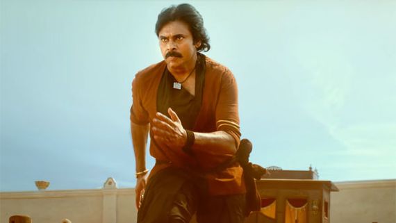 Hari Hara Veera Mallu Power Glance: మల్ల యోధుడిని ఎత్తి పడేసిన పవన్ కళ్యాణ్.. తొడగొడుతూ..