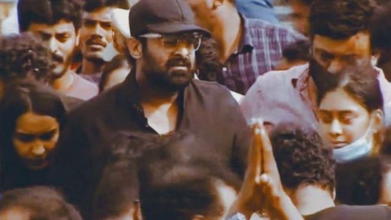Krishnam Raju: అంత బాధలో కూడా ఫ్యాన్స్ గురించి ఆలోచించిన ప్రభాస్.. వారి కోసం ప్రత్యేకంగా..