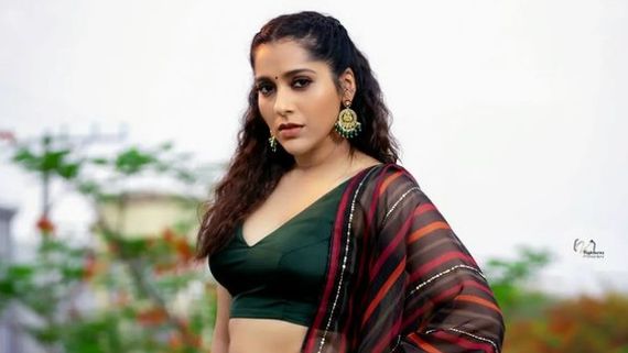 Rashmi Gautam పై మనసుపడ్డ మెగా మేనల్లుడు.. ఐటెం సాంగ్ అంటూ హాట్ కామెంట్
