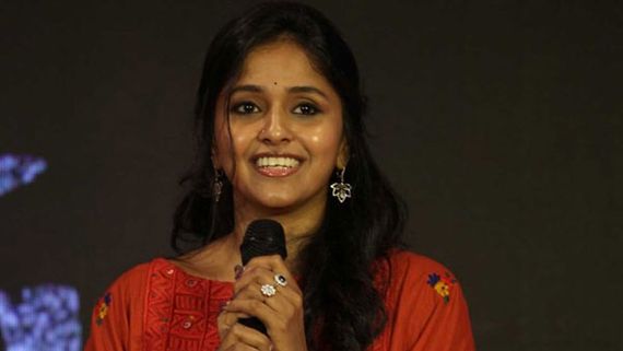 Bigg Boss Telugu 6: సెలబ్రిటీలను తన్నుకోమనడం.. టీఆర్పీలను పెంచుకుంటామనడం ఏంటీ?.. సింగర్ స్మిత కామెంట్స్​