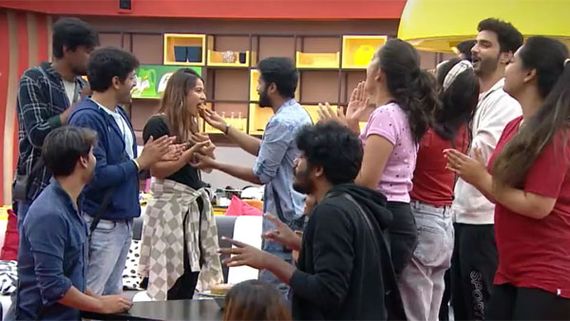 Bigg Boss Telugu 6: హౌజ్ లో శ్రీహన్ బర్త్ డే వేడుకలు.. కలిసిపోయిన బద్ద శత్రువులు, చిచ్చు పెట్టిన బిగ్ బాస్ 
